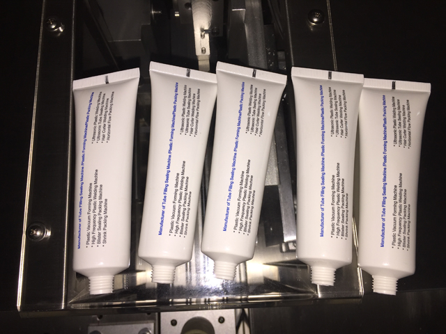 tubes samples filling sealing samples final products Tubos de muestras, llenado y sellado.jpg