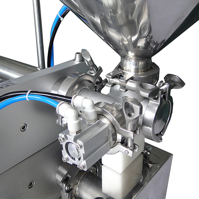 liquid filling machine for lotion shampoo cream Equipo para rellenar champú.jpg