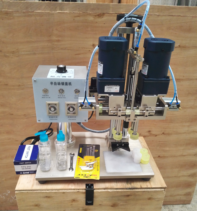 máquina tapadora de rosca.jpg