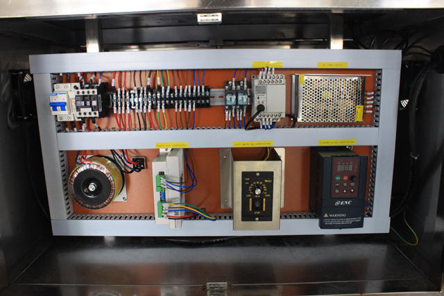 Configuración de la máquina de llenado y tapado