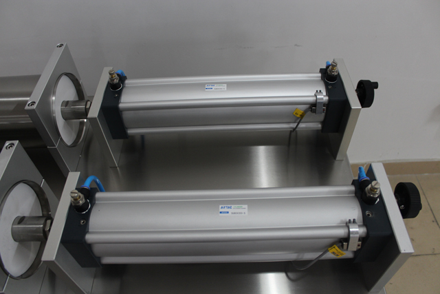 Maquinaria de llenado neumática.jpg